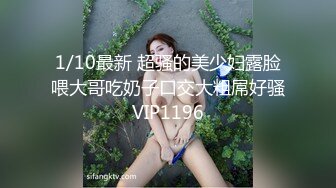 张开双腿道具自慰！你想插进来吗？完美展示肥臀美脚喔！