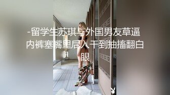 大胸美少妇和客户在小屋啪啪,旁边有人担心被听见强忍呻吟