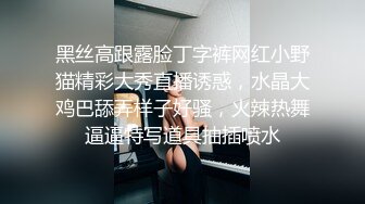 餐厅女厕全景偷拍多位极品少妇撅着屁股尿尿角度刚刚好拍到她们的小肥鲍 (4)