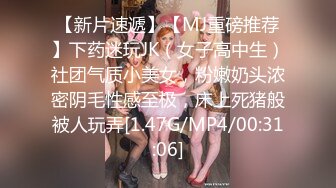 【新片速遞】  纸箱厂女厕全景偷拍⭐穴毛很少的小少妇边拉大便⭐边修剪指甲好悠闲得意