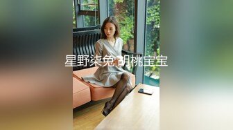 【阿姨探花】带骚熟女酒店开房一进来就脱下裤子吃JB